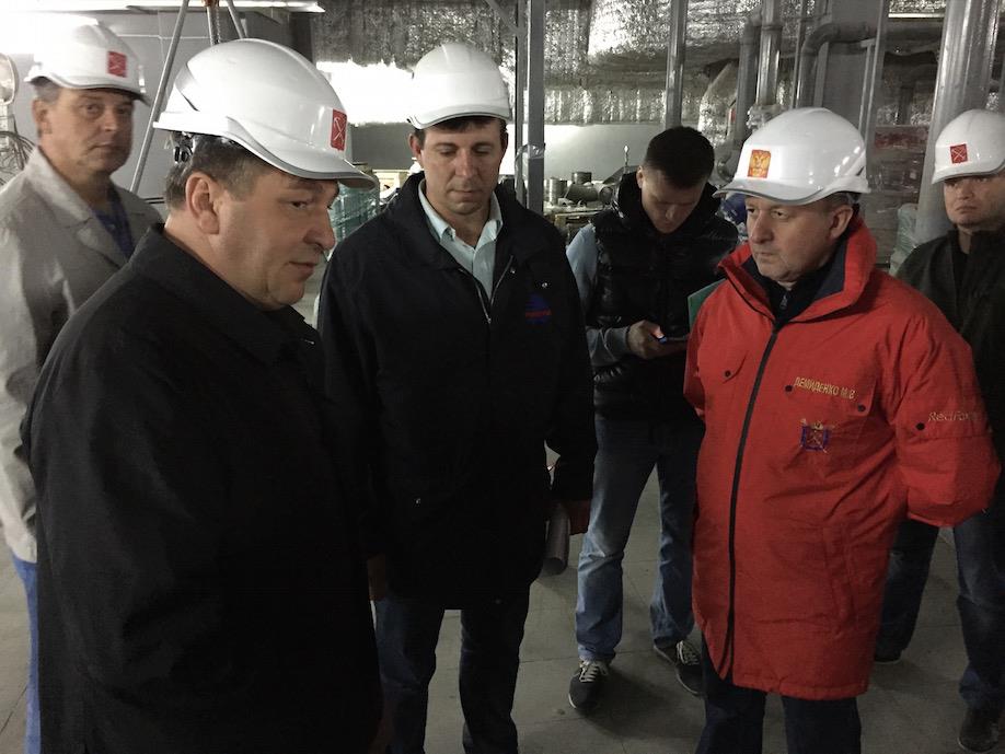 Вице-губернатор Игорь Албин 19 мая посетил строящийся стадион на Крестовском острове.jpg